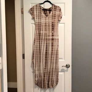 Tie dye maxi dress with pockets!